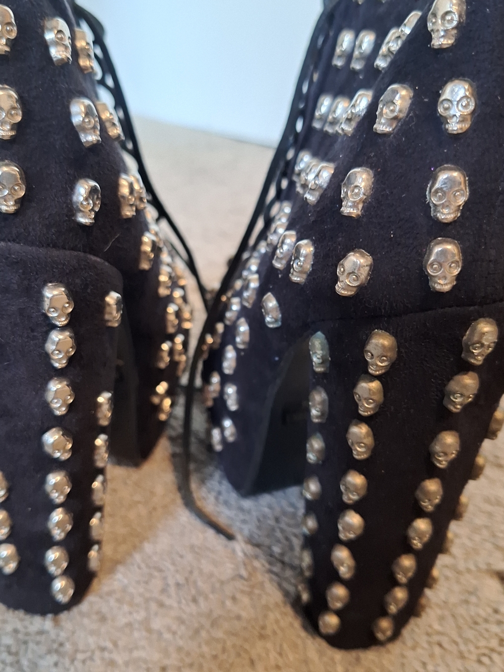Womens Black Studded Skull Lace-Up Platform Booties 6 Inch Heel Sz 7 - Picture 4 of 9